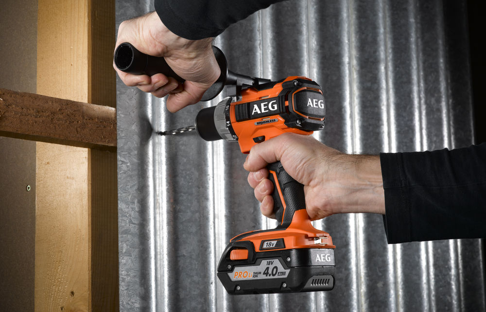 Аккумуляторная дрель-шуруповерт AEG BS18C2LI-202C