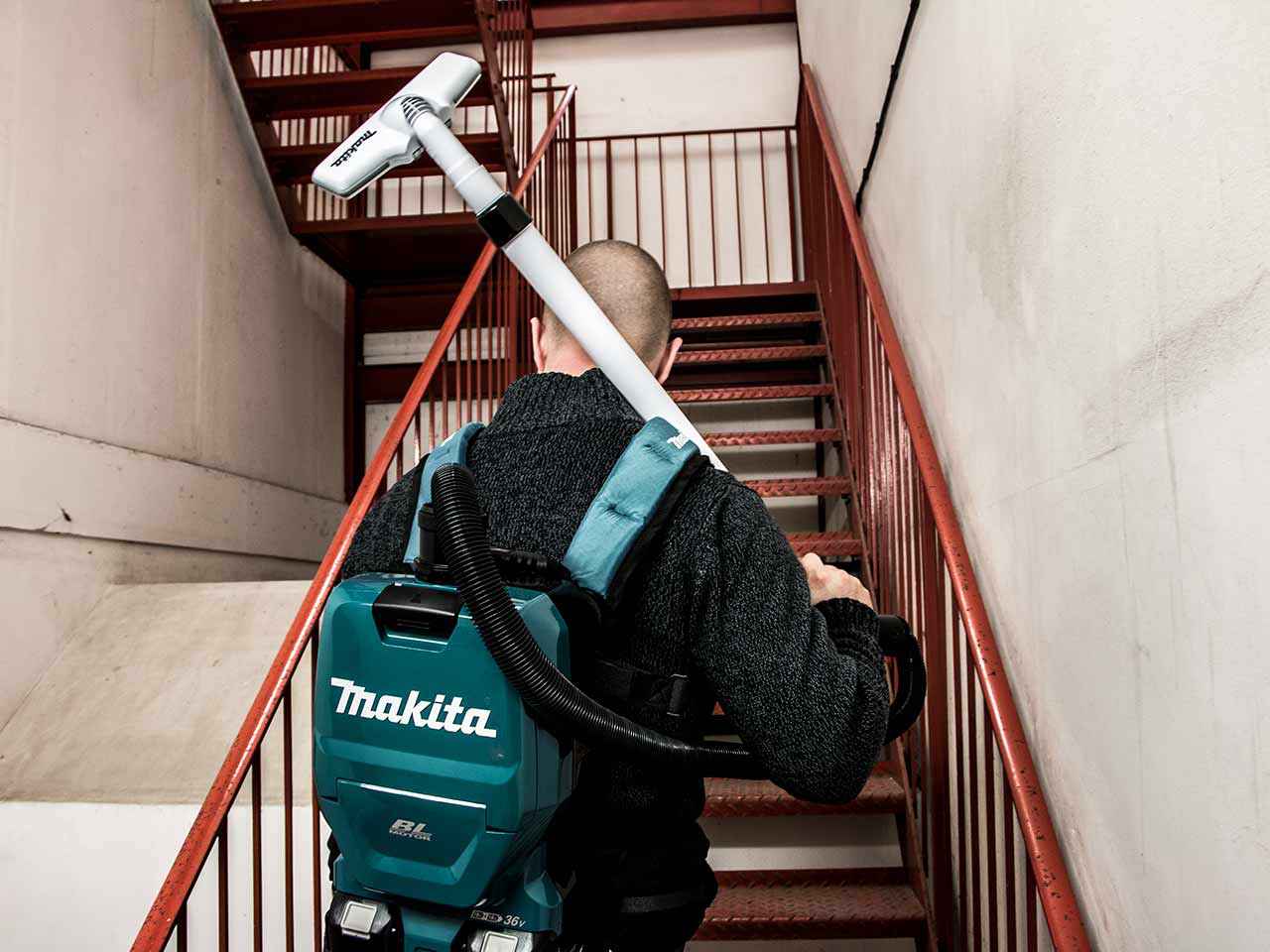 Аккумуляторный пылесос MAKITA DVC 260 Z в кор.