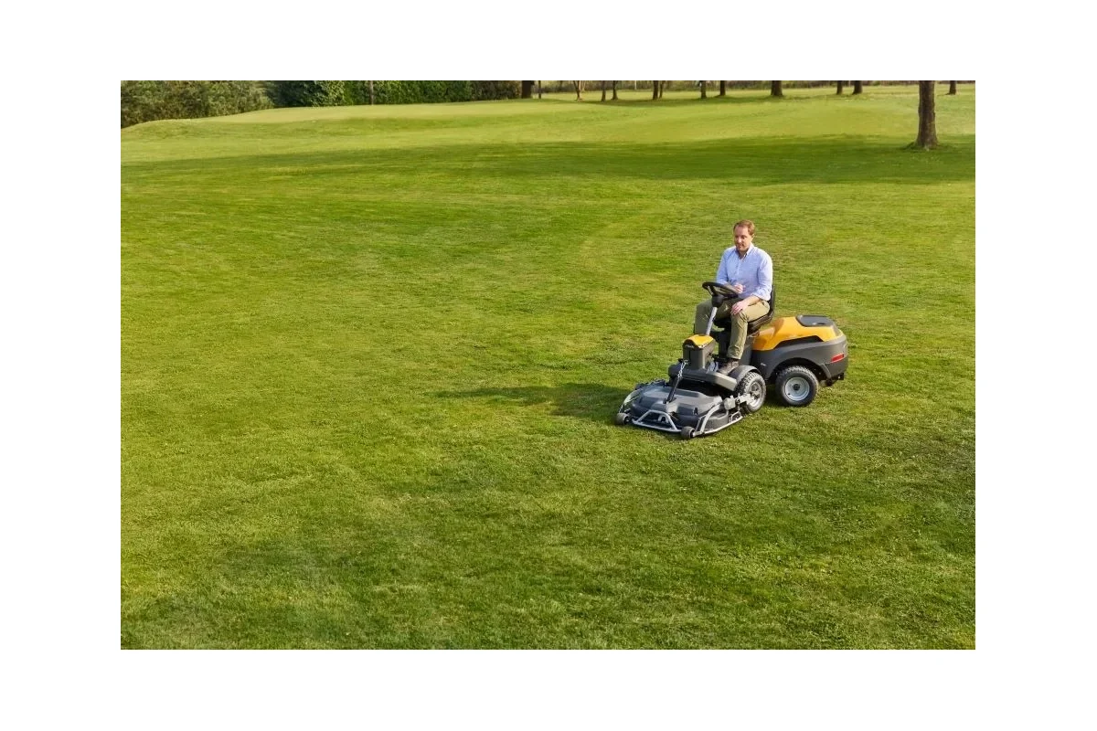 Газонокосилка бензиновая с сиденьем Stiga Park 500 WX