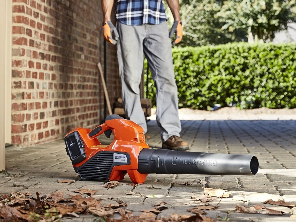 Аккумуляторная воздуходувка Husqvarna 320iB Mark II