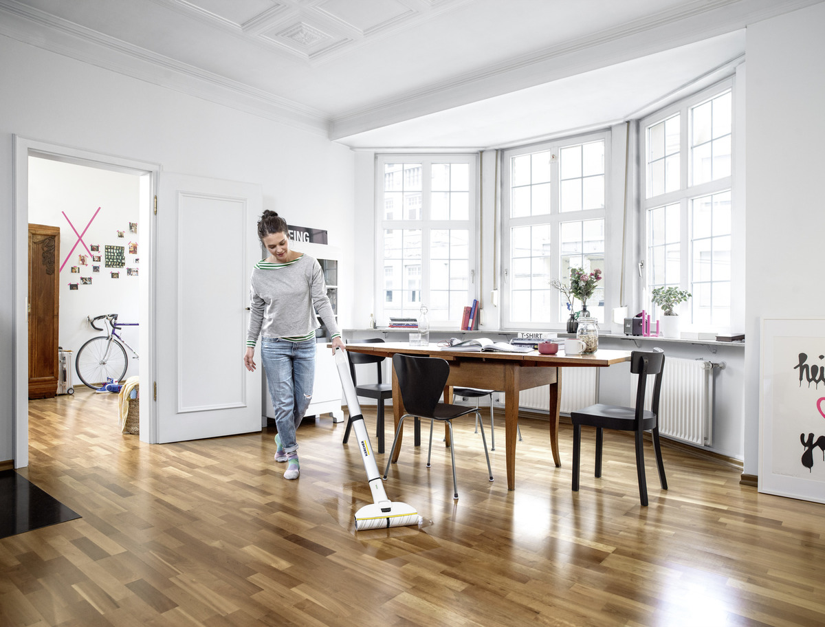 Аккумуляторная вертикальная электрошвабра Karcher FC 3 Cordless Premium