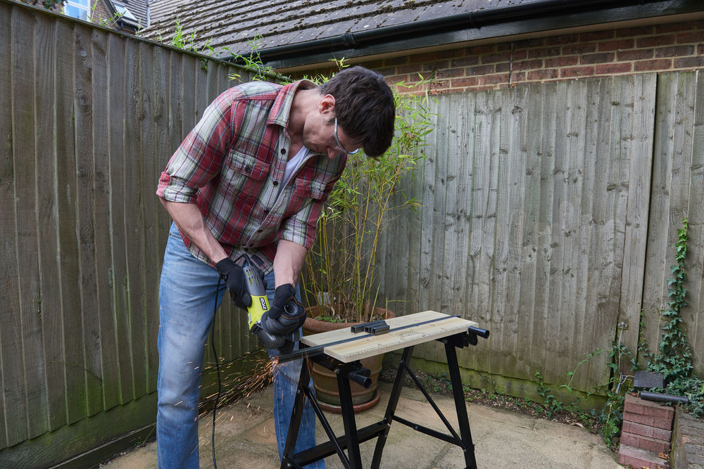 Угловая шлифмашина RYOBI RAG600-115G