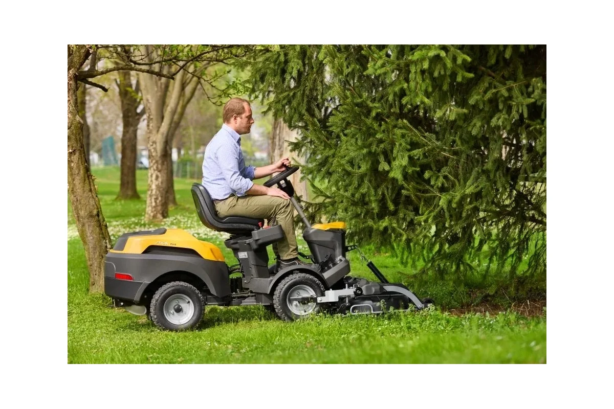 Газонокосилка бензиновая с сиденьем Stiga Park 500 WX