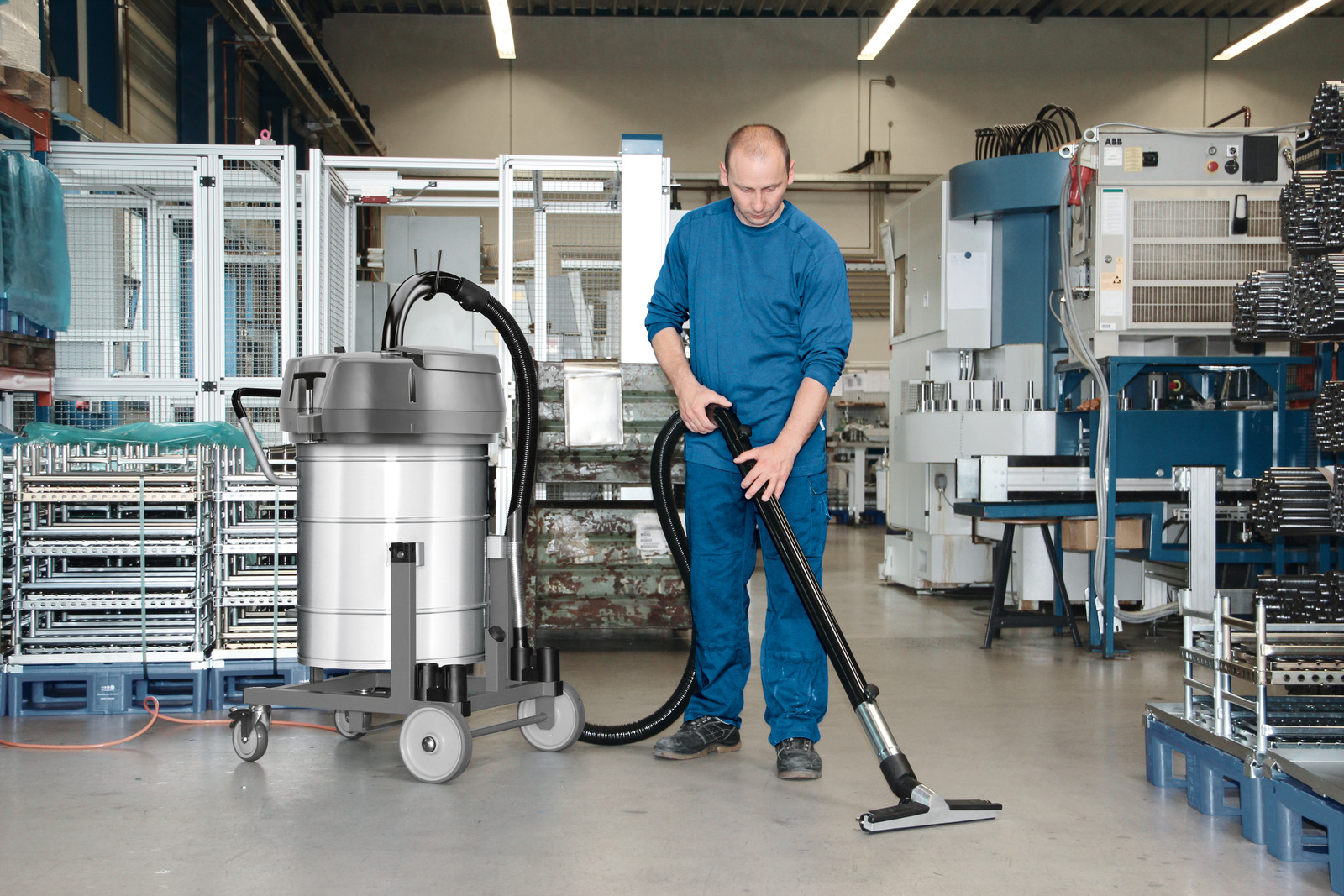Пылесос для сбора жидкостей и стружки Karcher IVR-L 100/24-2 Tc Me