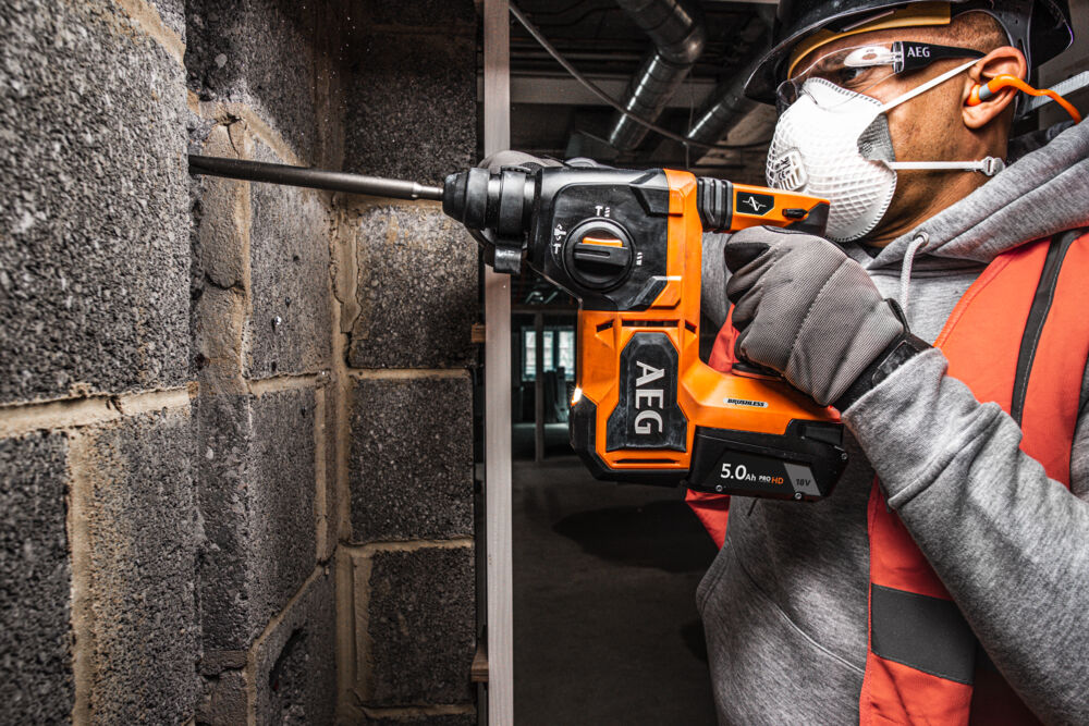 Перфоратор аккумуляторный AEG BBH 18BL2-0 (без АКБ и ЗУ)