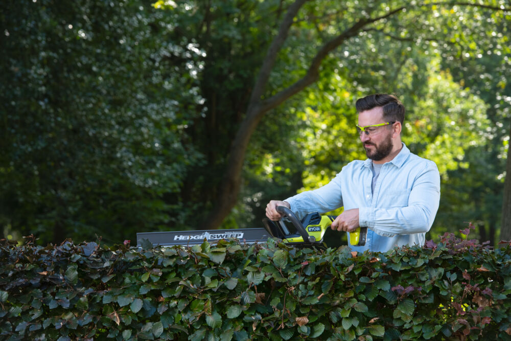 Кусторез RYOBI RY18HT55A-140 ONE+ (АКБ и ЗУ)