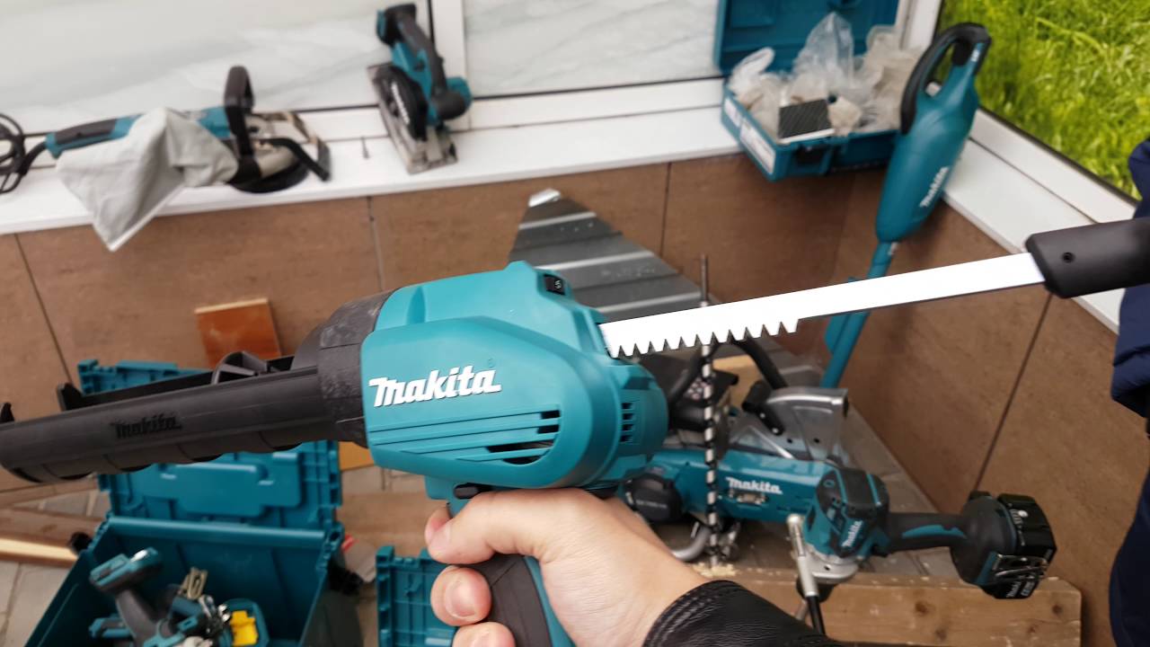 Аккумуляторный пистолет для герметика MAKITA DCG 180 Z в кор.