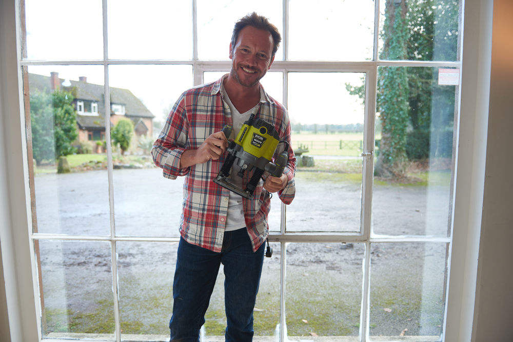 Фрезер RYOBI RRT1600P-K