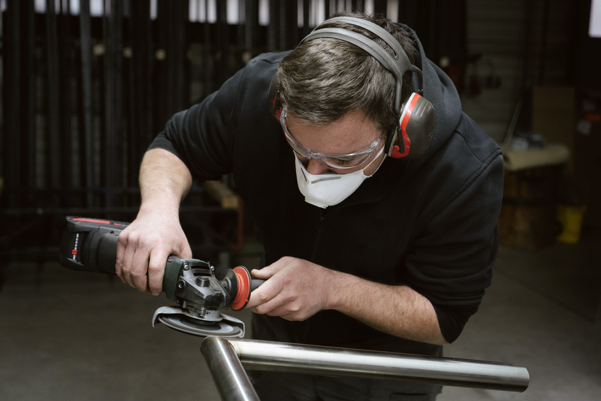 Углошлифмашина аккумуляторная Metabo WB18 LTX BL 125 Quick