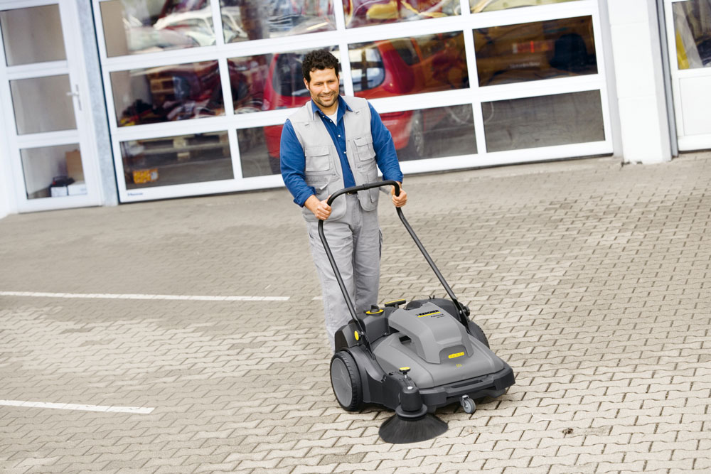 Подметальная машина Karcher KM 70/30 C Bp Pack Adv
