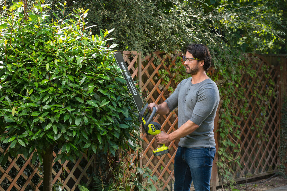 Кусторез RYOBI RY18HT50A-125 ONE+ (АКБ и ЗУ)