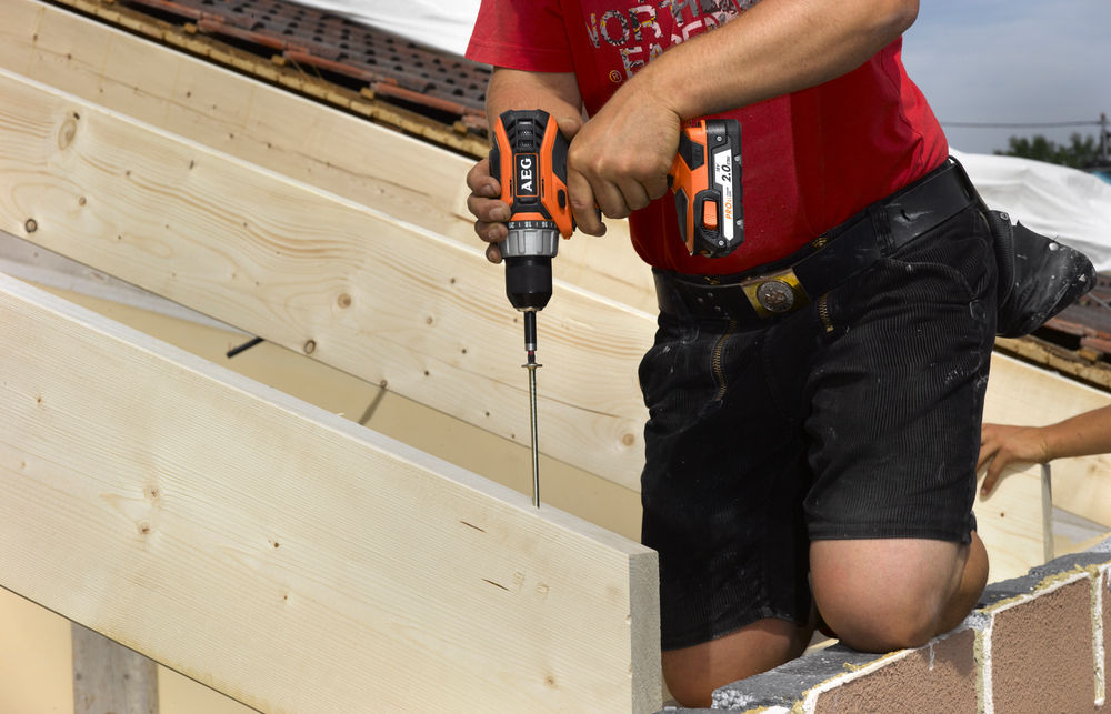 Аккумуляторная дрель-шуруповерт AEG BS18C2LI-202C