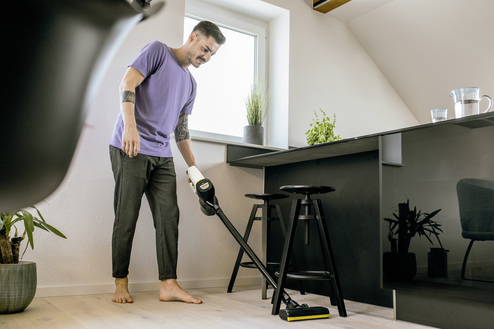 Пылесос сухой уборки Karcher VC 4 Cordless myHome