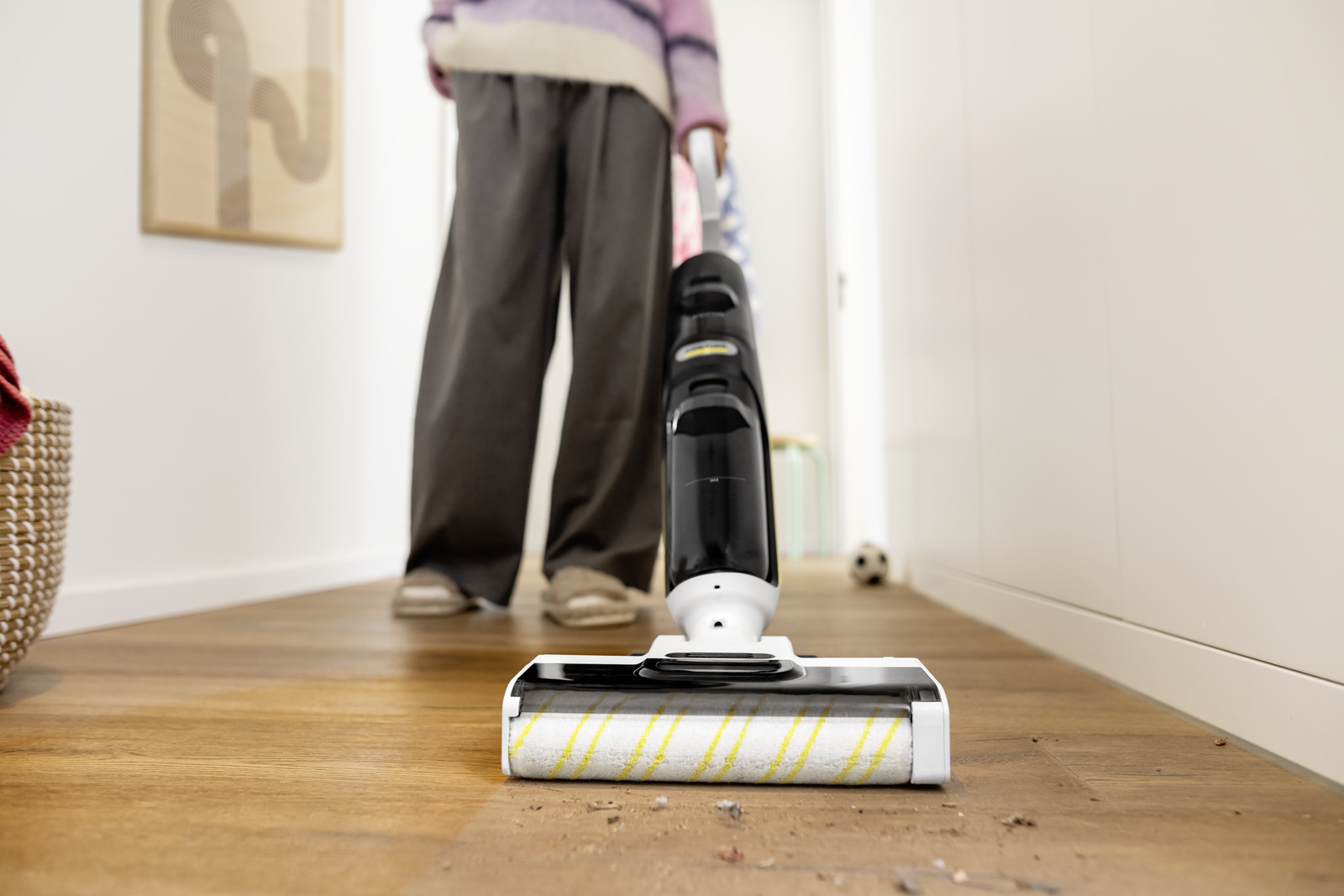 Вертикальный пылесос Karcher FCV 4 Natural N