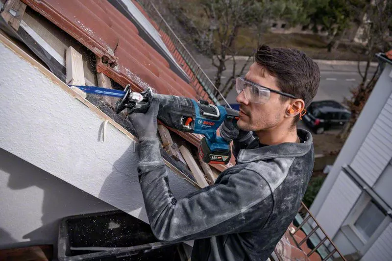 Аккум. сабельная пила BOSCH GSA 185-LI в кор