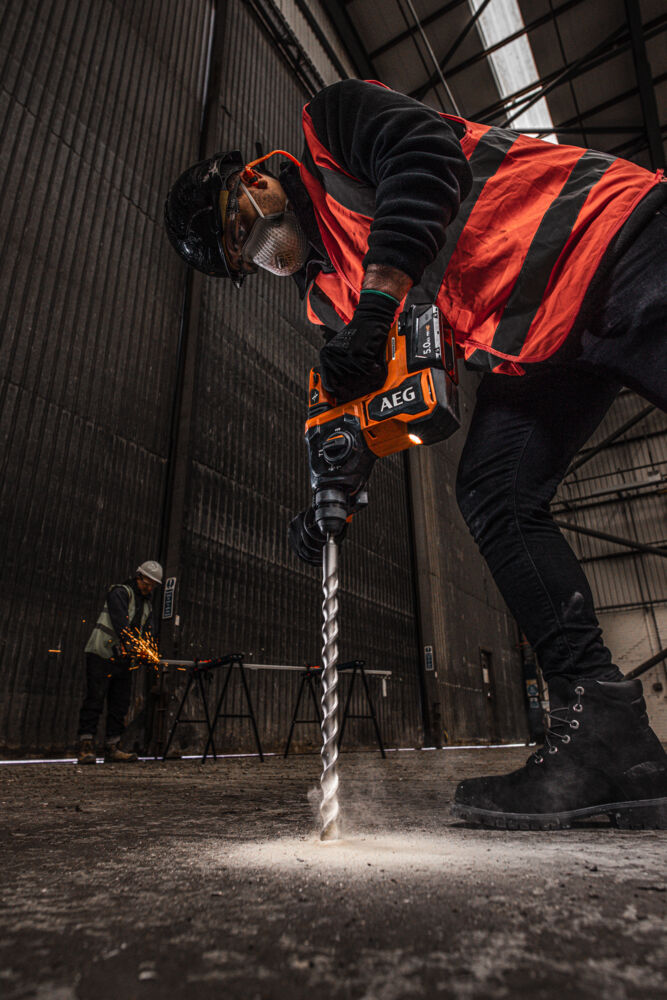 Перфоратор аккумуляторный AEG BBH 18BL2-0 (без АКБ и ЗУ)