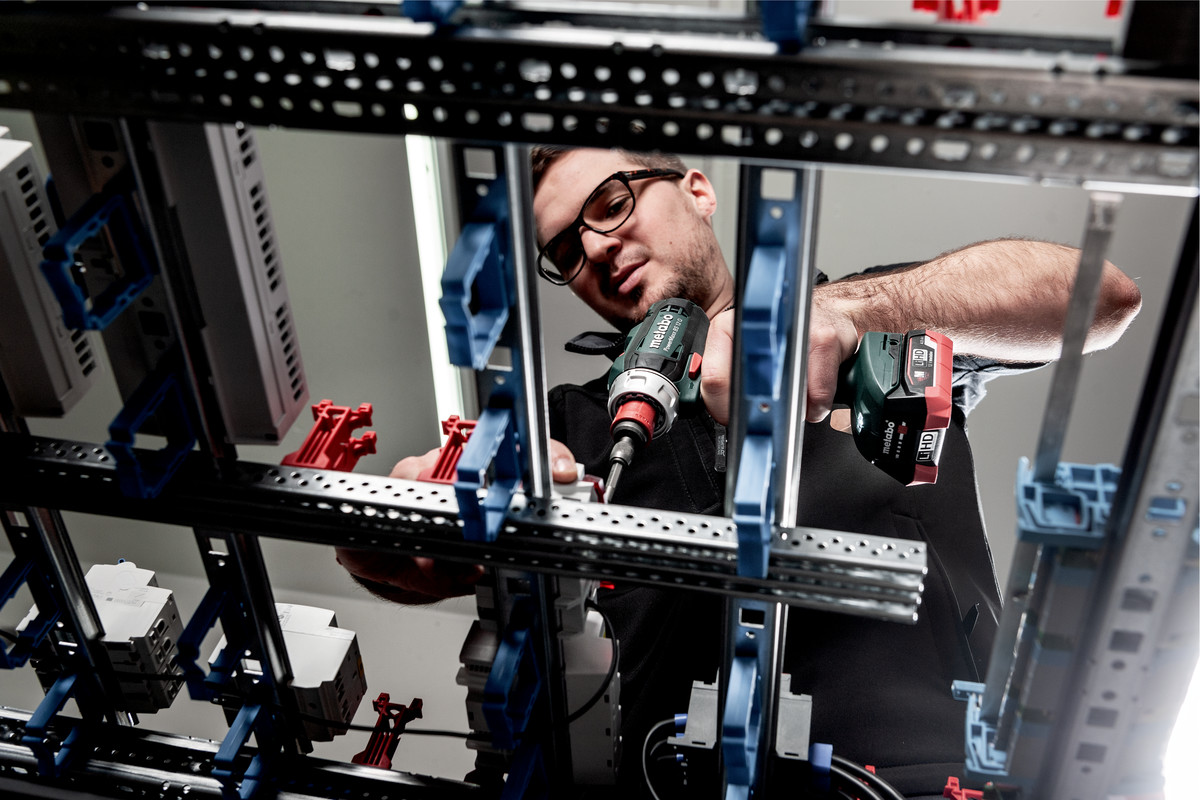 Аккумуляторная ударная дрель-шуруповерт Metabo Powermaxx SB 12 BL