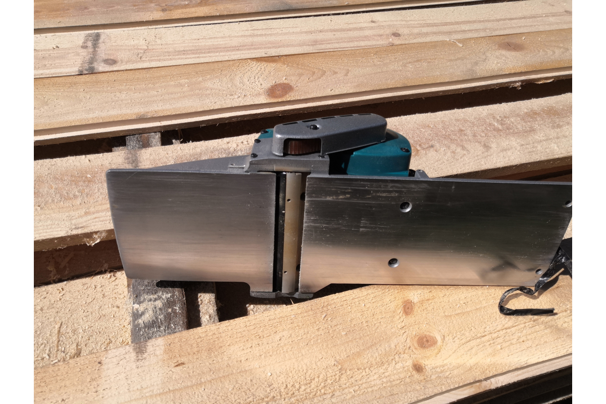 Рубанок электрический Makita 1806 B