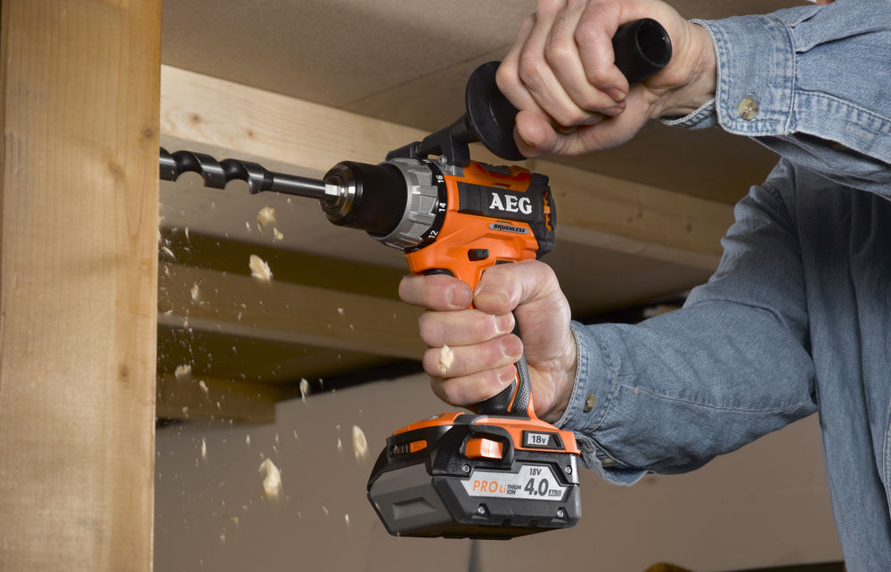 Аккумуляторная дрель-шуруповерт AEG BS18C2LI-202C