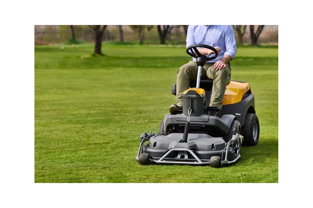 Газонокосилка бензиновая с сиденьем Stiga Park 500 WX
