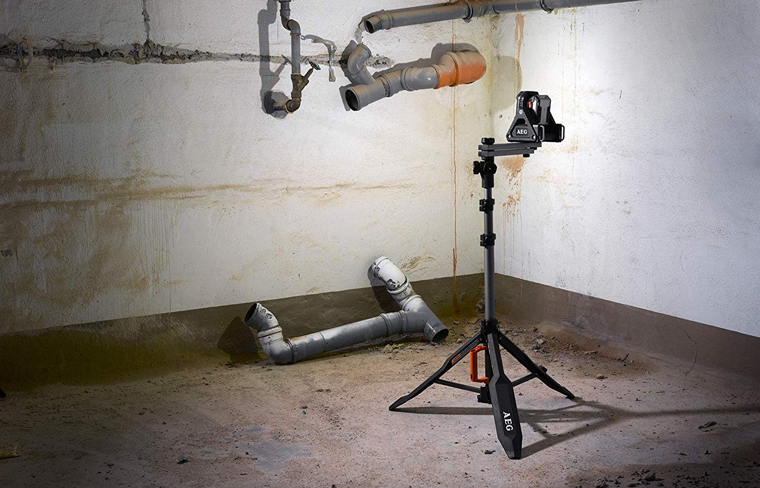 Фонарь светодиодный аккум. AEG BFL18X-0 (без батареи)