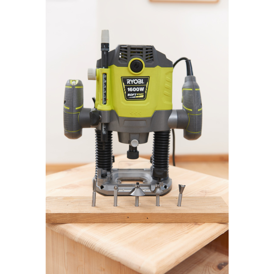 Фрезер ручной Ryobi RRT1600-K