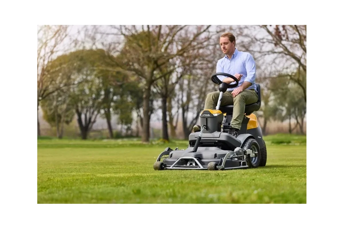 Газонокосилка бензиновая с сиденьем Stiga Park 500 WX