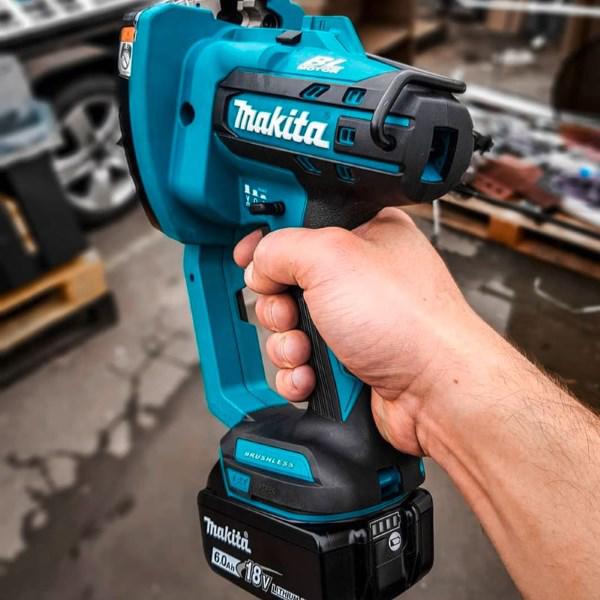 Аккумцуляторный шпилькорез MAKITA DSC 102 ZJ в кейсе