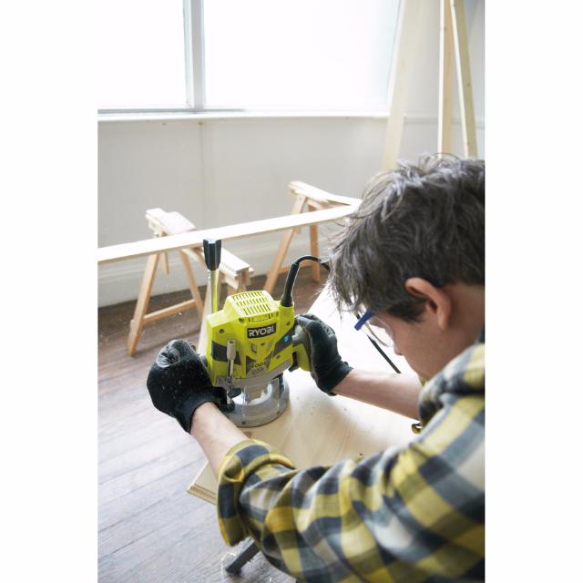 Фрезер ручной Ryobi ERT1400RV