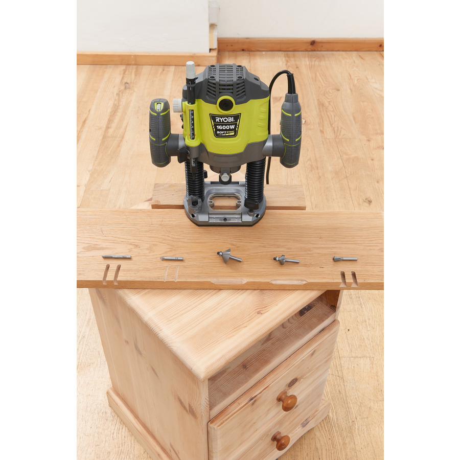 Фрезер ручной Ryobi RRT1600-K