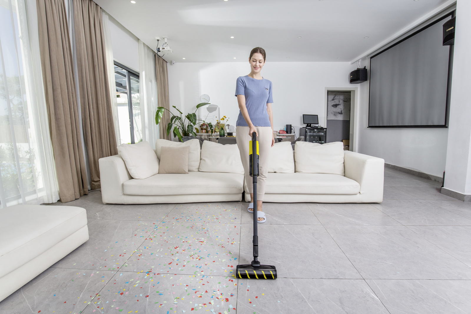 Аккумуляторный пылесос для сухой уборки Karcher VC 4 S CORDLESS PLUS