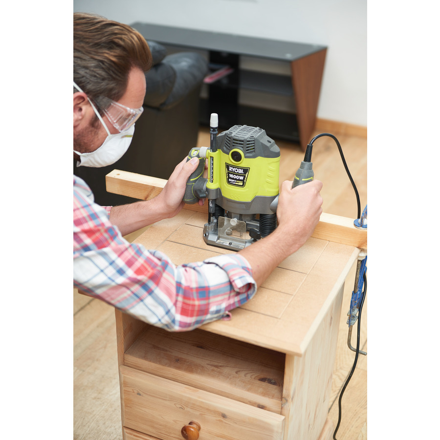 Фрезер ручной Ryobi RRT1600-K