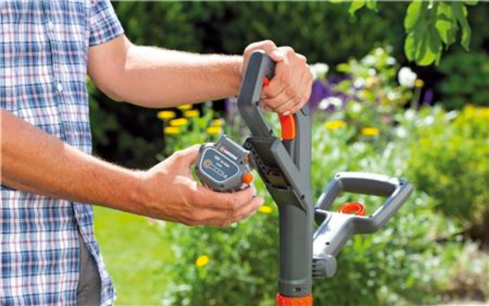 Аккумуляторный триммер Gardena EasyCut Li-18/23R (с акб и зарядным)