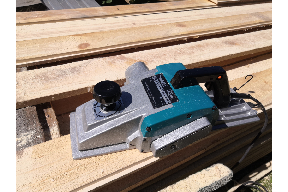 Рубанок электрический Makita 1806 B