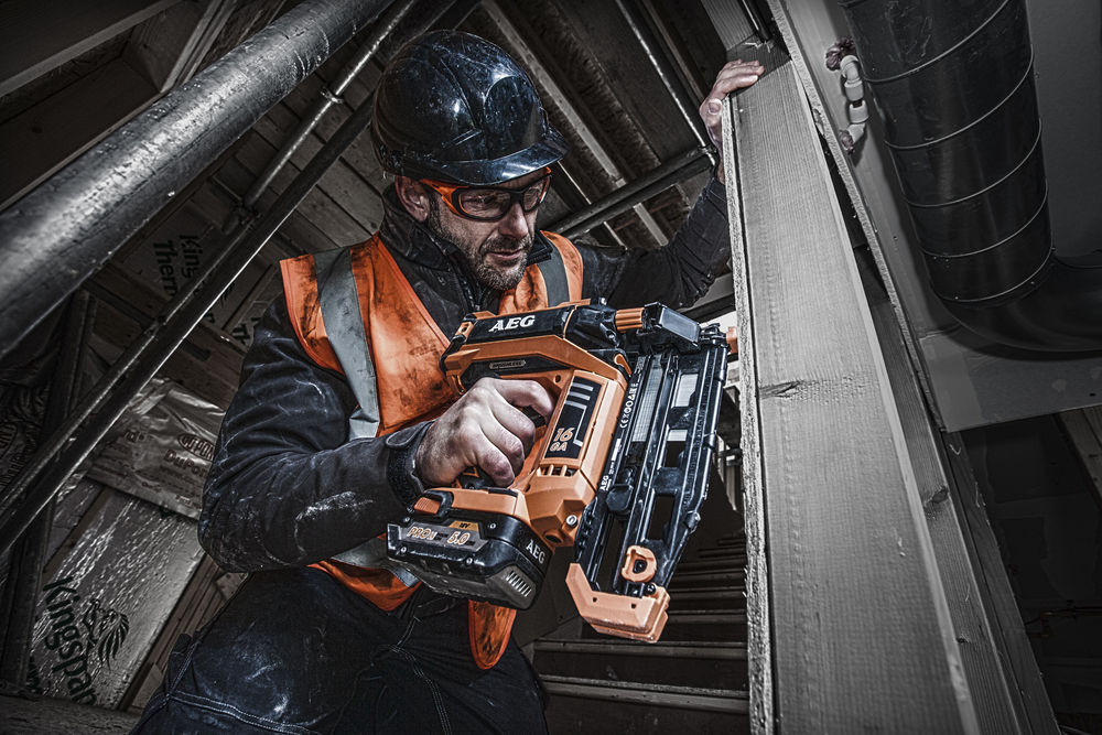 Пистолет гвоздезабивной электро-пневматический AEG B16N18-0 (без аккумулятора и ЗУ)