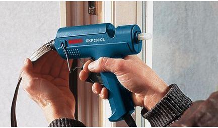 Пистолет клеевой BOSCH GKP 200 CE в чем.