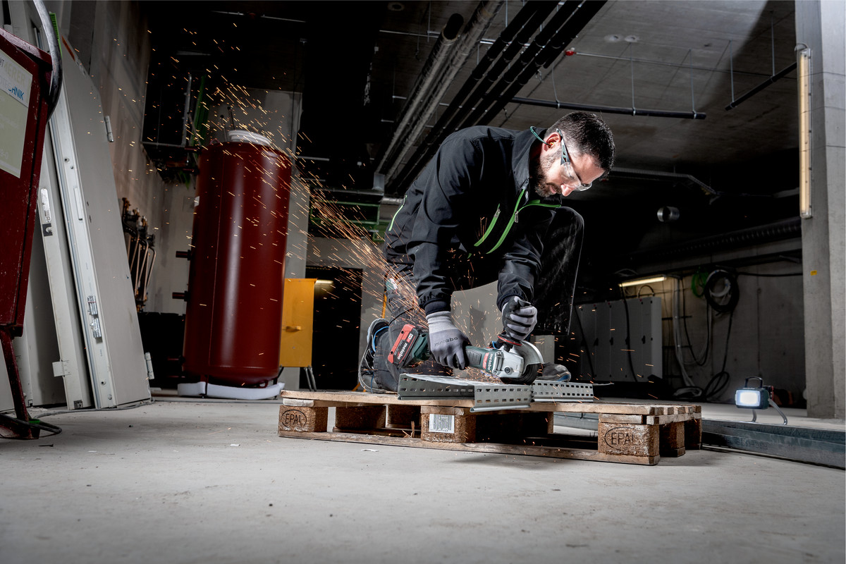 Углошлифмашина аккумуляторная Metabo WB18 LTX BL 125 Quick