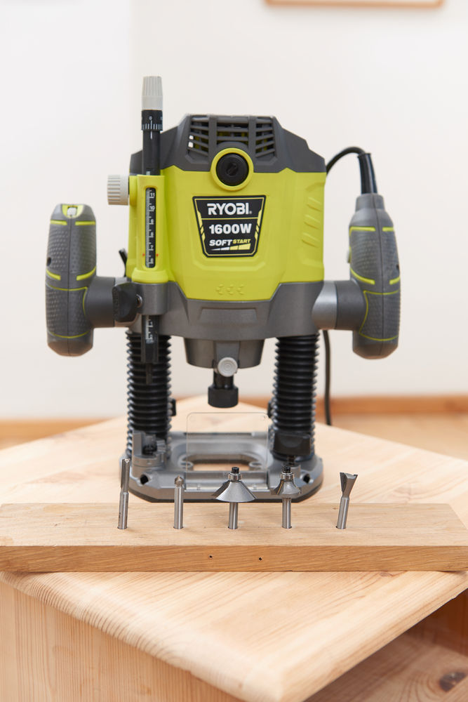Фрезер RYOBI RRT1600P-K