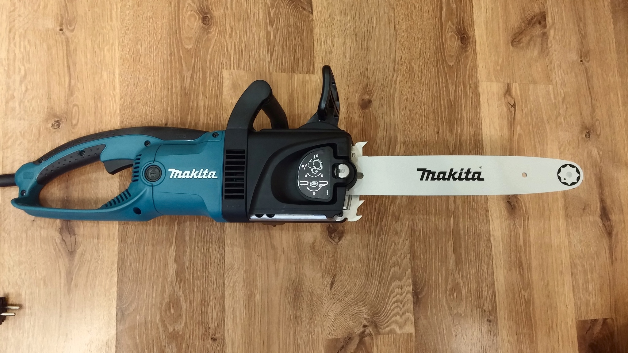 Пила цепная электрическая MAKITA UC 3030 A