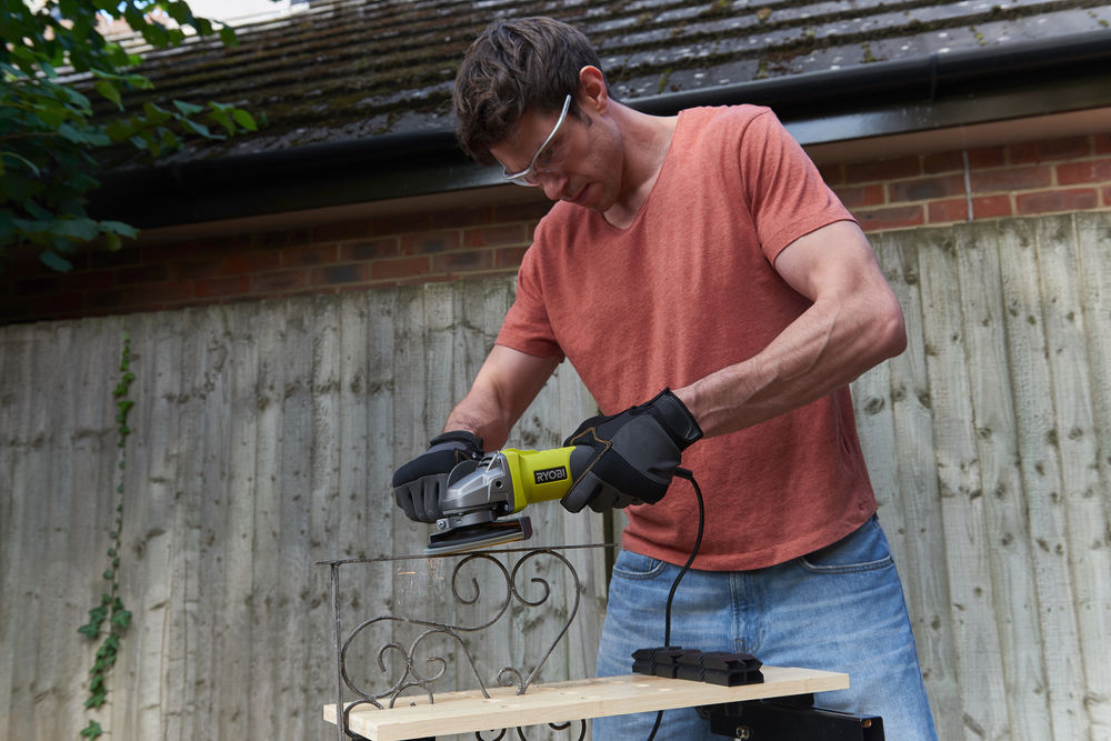 Угловая шлифмашина RYOBI RAG600-115G