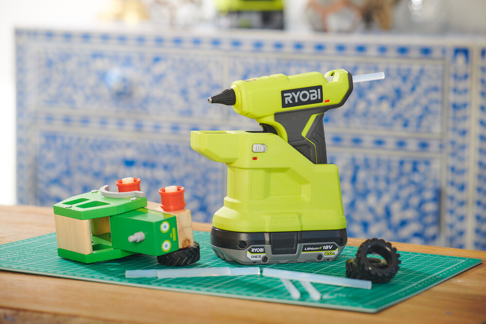 ONE + / Термоклеевой пистолет RYOBI RGLM18-0 (без батареи)