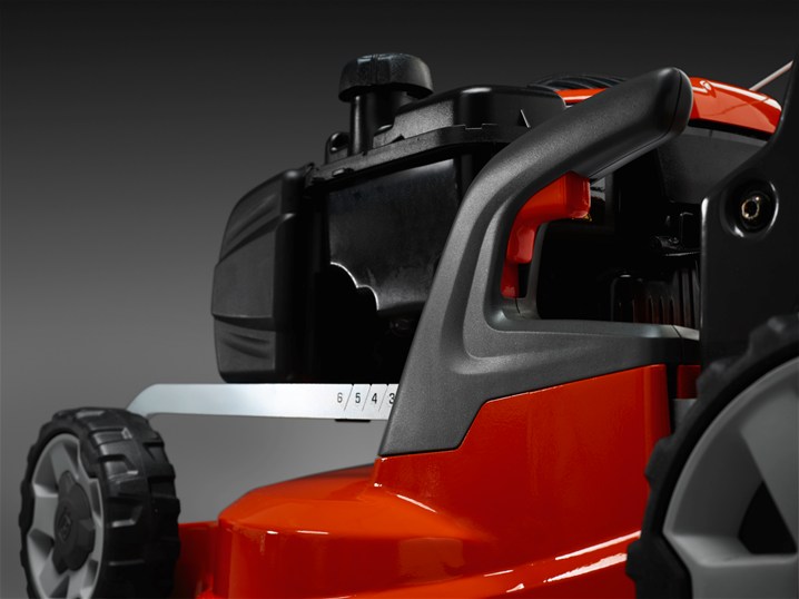 Бензиновая газонокосилка Husqvarna LC 247