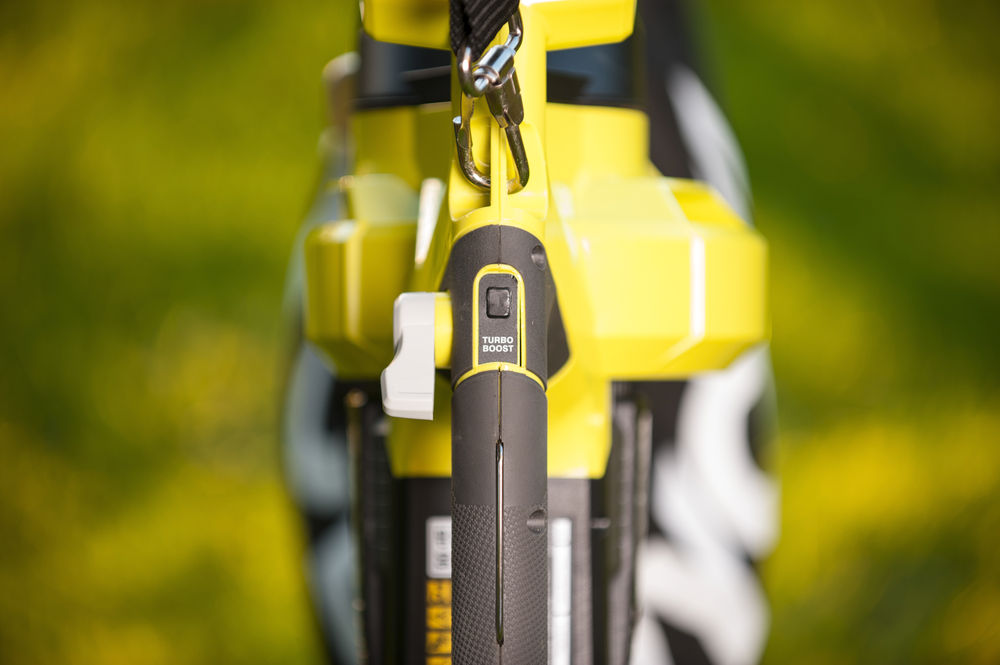 ONE + / Воздуходувка-пылесос бесщеточная RYOBI OBV18 (без АКБ и ЗУ)