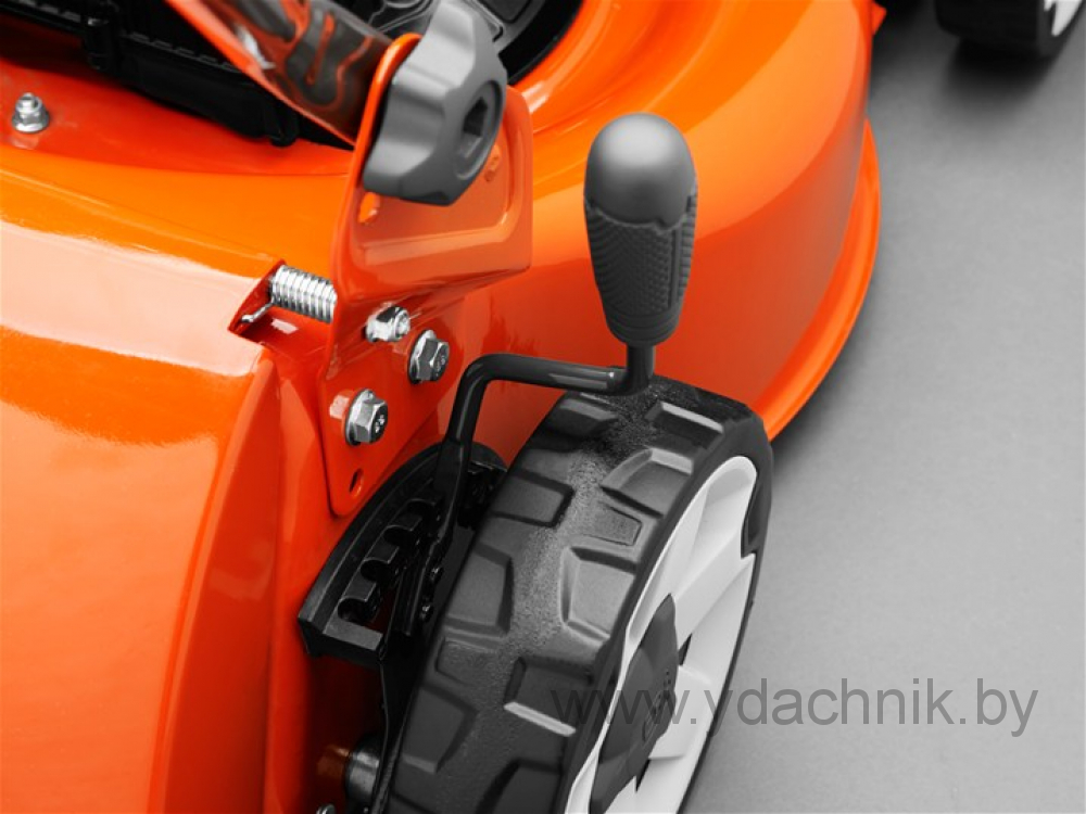 Бензиновая газонокосилка Husqvarna LC 140