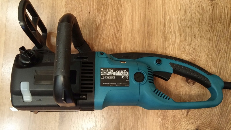 Пила цепная электрическая MAKITA UC 3030 A