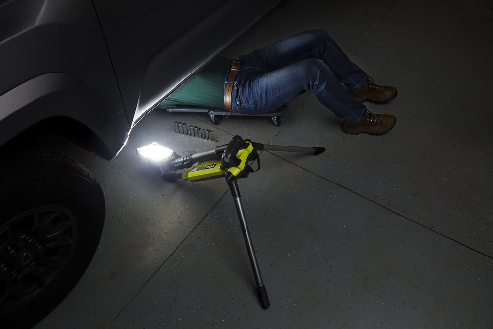 ONE + / Прожектор на штативе RYOBI R18TL-0 (без батареи)