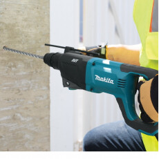 Перфоратор MAKITA HR 2641 в чем.