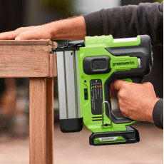 Аккумуляторный гвоздезабиватель Greenworks GD24BN 24В (АКБ 2Ач + ЗУ)