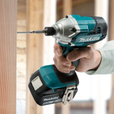 Аккумуляторный шуруповерт MAKITA LXT DTD 156 RFE в чемодане