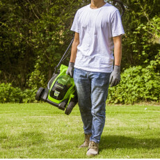 Аккумуляторная газонокосилка Greenworks GD24LM33K4 24В (в комплекте АКБ + ЗУ)